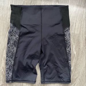 Athleta stay fly 9’ biker shorts
